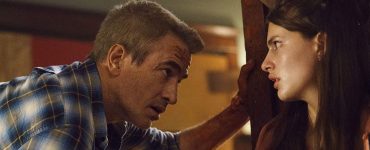 Into the Dark: Flesh & Blood - Dermot Mulroney en Diana Silvers uitsnede