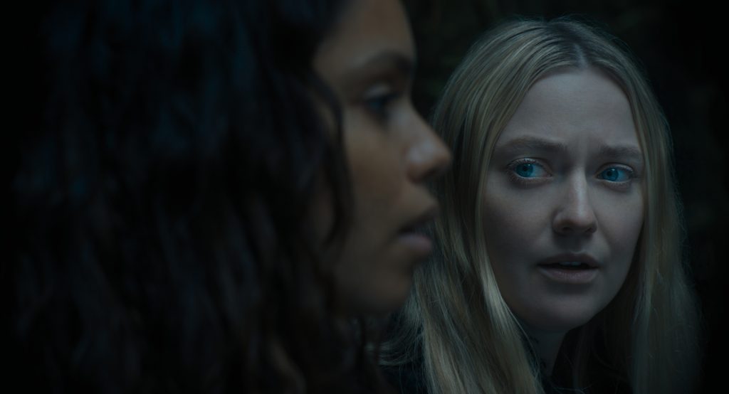 Dakota Fanning en Georgina Campbell in The Watchers