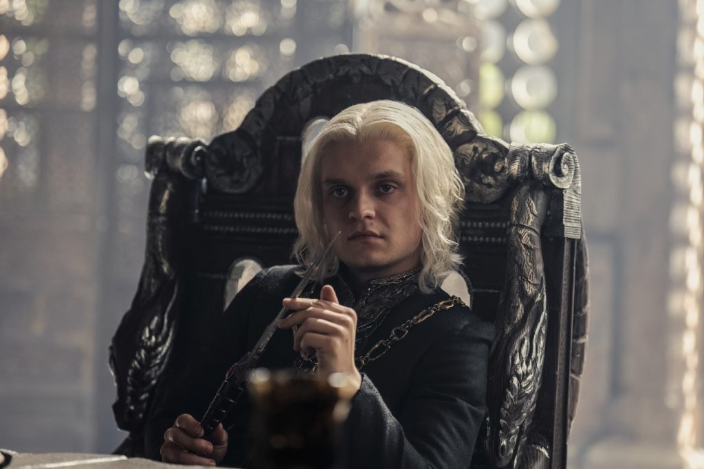 Tom Glynn-Carney als koning Aegon II Targaryen